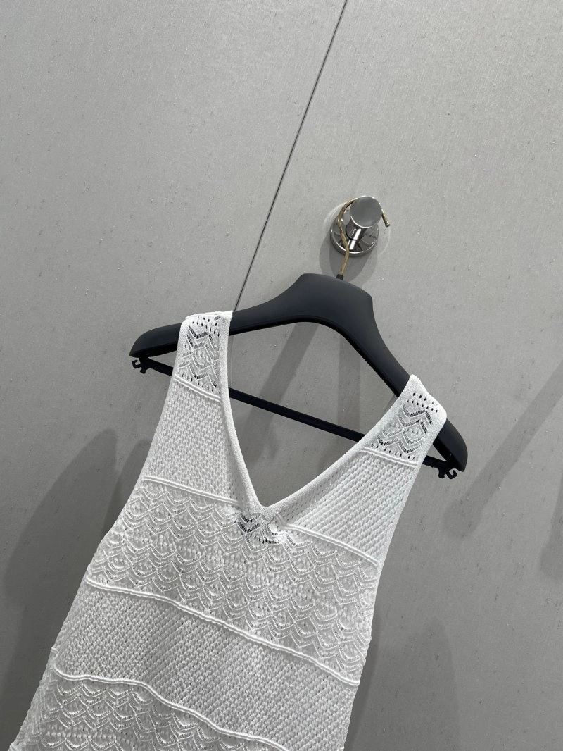 Trendsetting Christian Dior Vest 111555