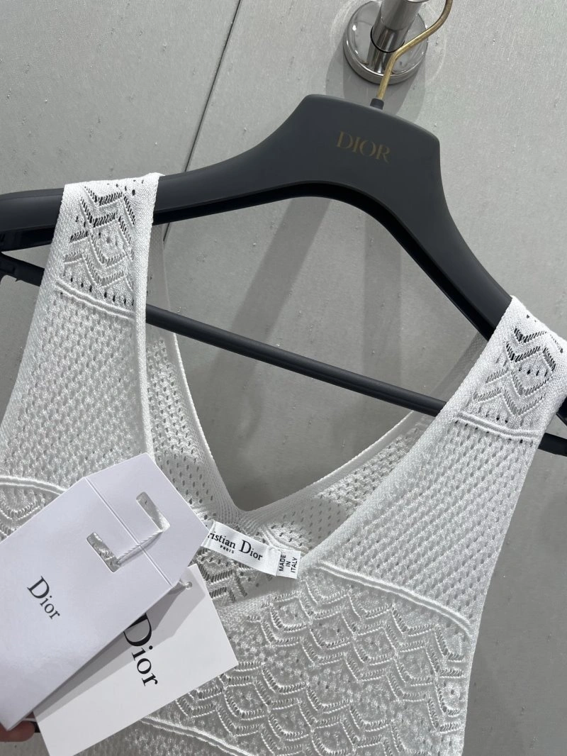Trendsetting Christian Dior Vest 111555