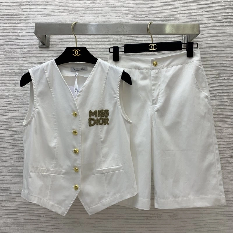 Minimalist Christian Dior Vest 111556