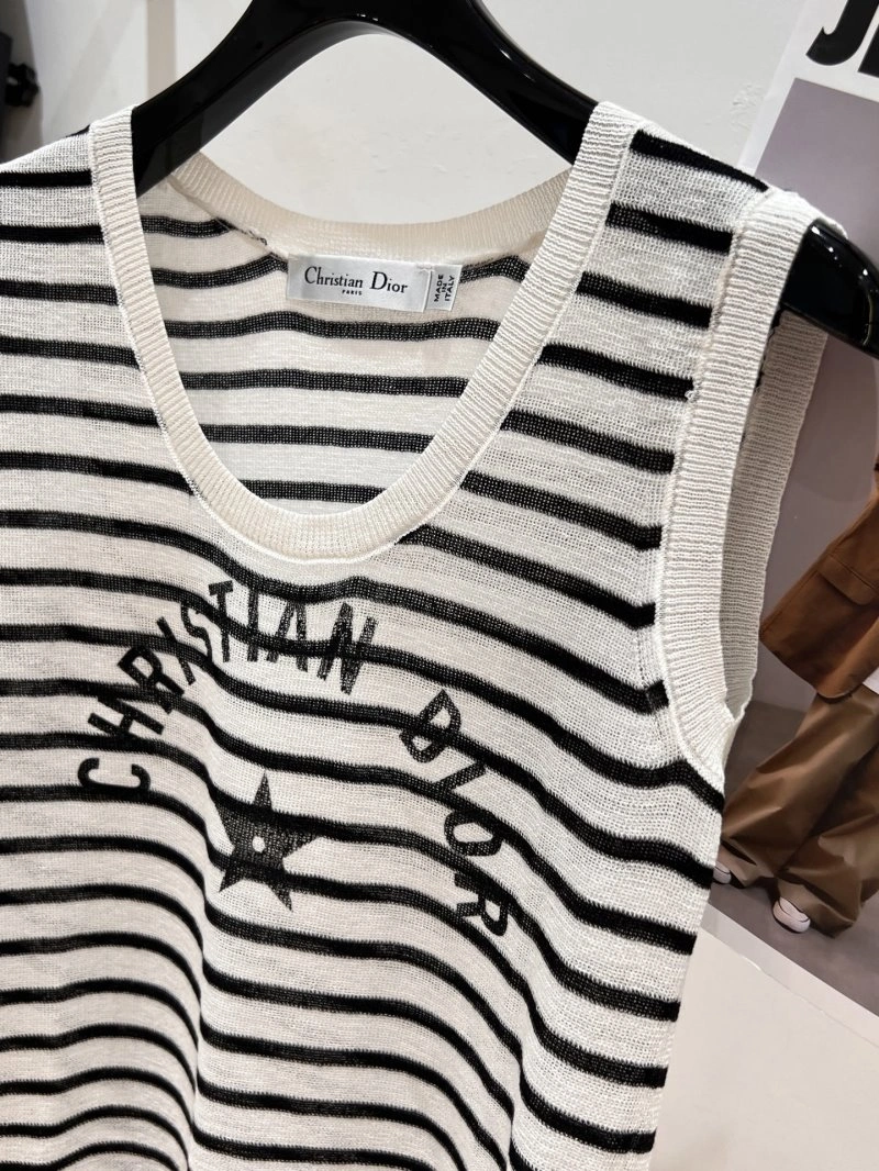 Effortless Christian Dior Vest 113543