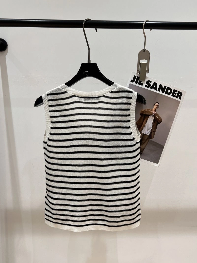 Effortless Christian Dior Vest 113543