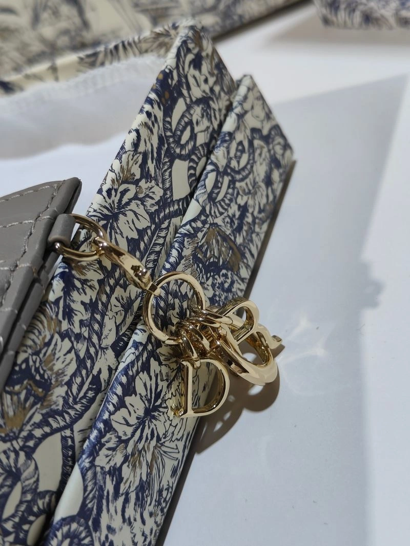 Functional Christian Dior Wallet 75389