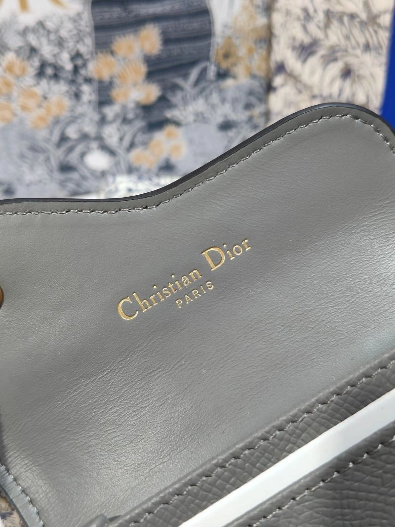 Elegant Christian Dior Wallet 73813