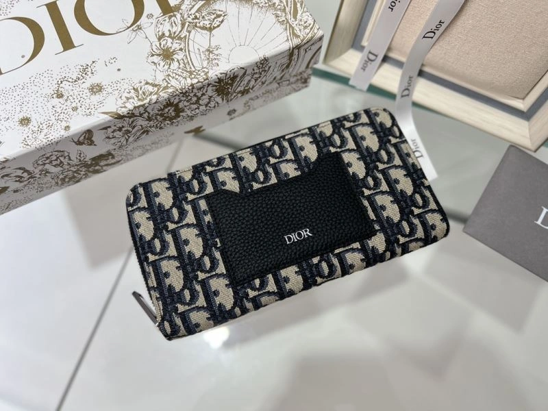 Durable Christian Dior Wallet 77000