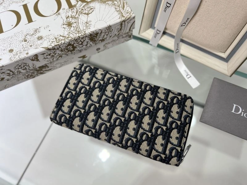 Durable Christian Dior Wallet 77000