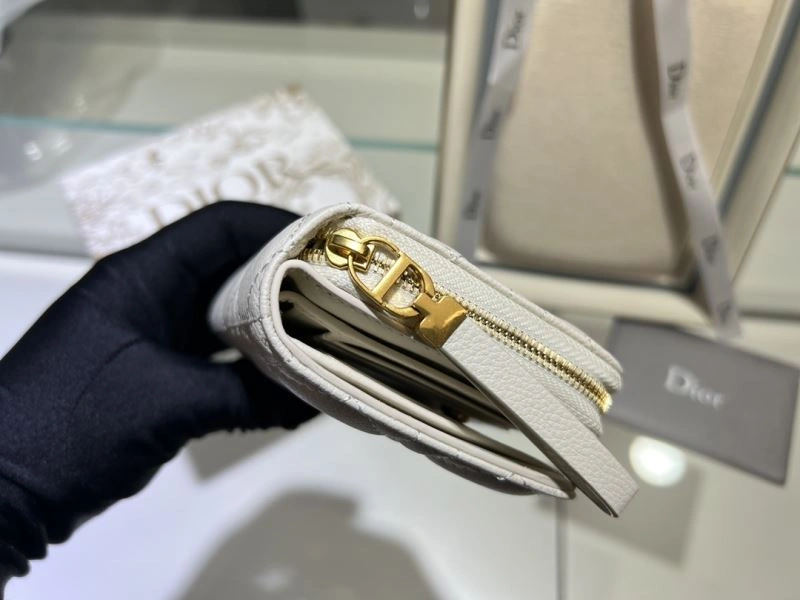 Trendsetting Christian Dior Wallet 76944