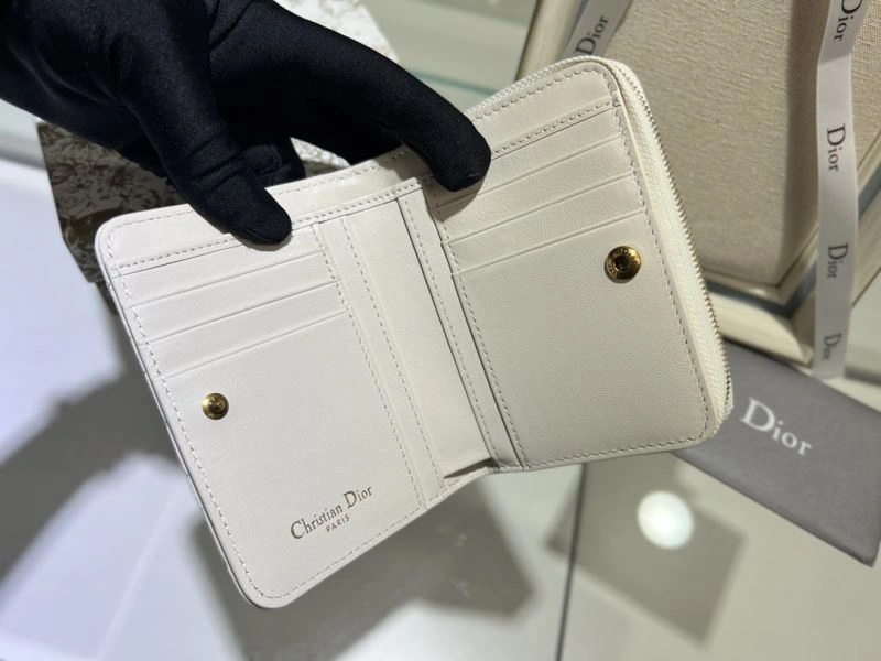 Trendsetting Christian Dior Wallet 76944