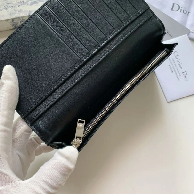 Timeless Christian Dior Wallets Purse 46722