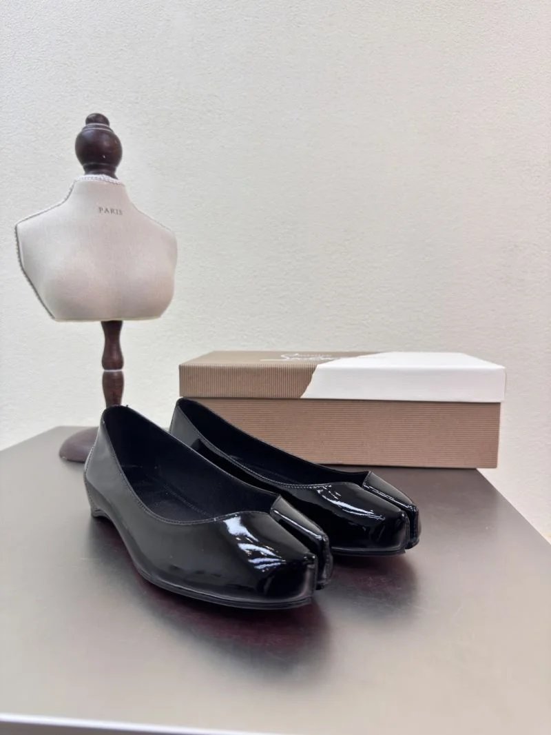 SmoothTexture Christian Louboutin Flat Shoes 22747