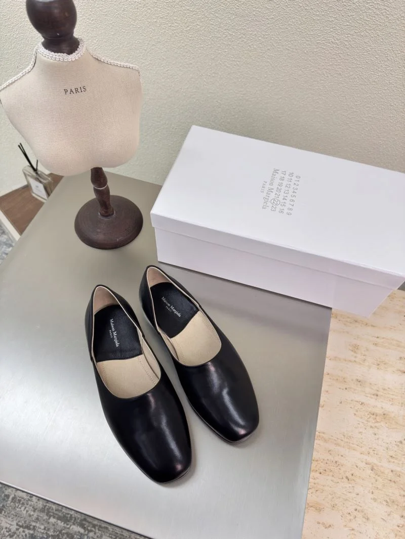 FastDry Christian Louboutin Flat Shoes 22745