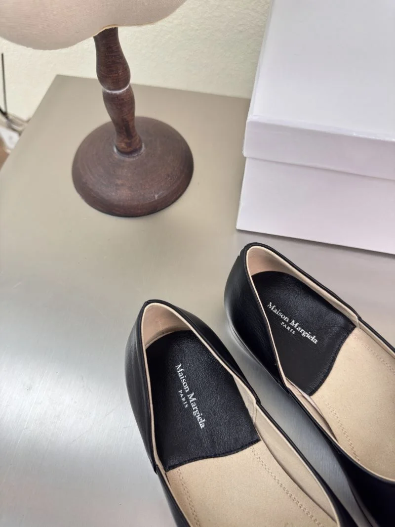FastDry Christian Louboutin Flat Shoes 22745