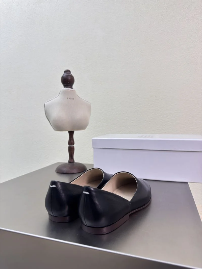 FastDry Christian Louboutin Flat Shoes 22745