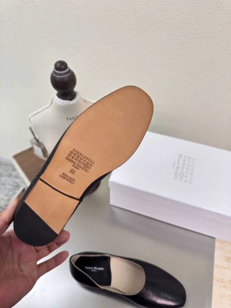 FastDry Christian Louboutin Flat Shoes 22745