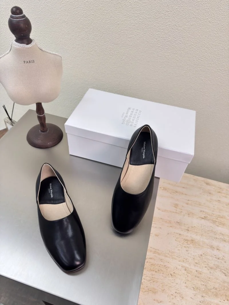 FastDry Christian Louboutin Flat Shoes 22745