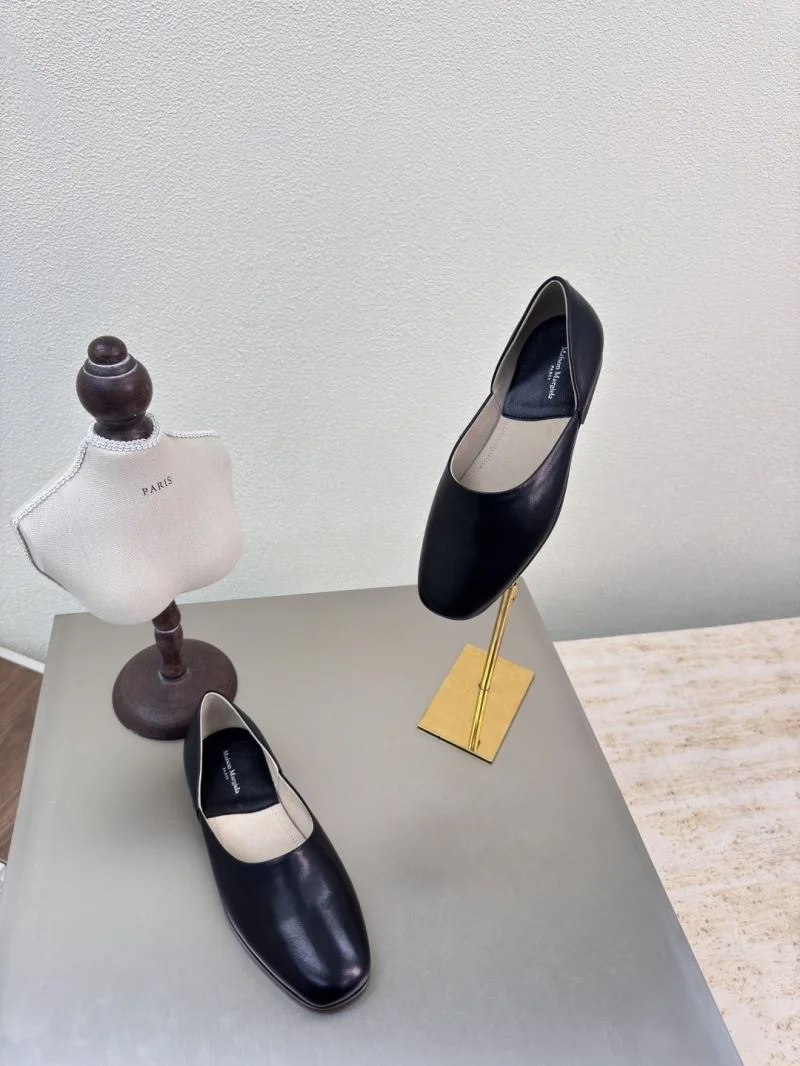 FastDry Christian Louboutin Flat Shoes 22745