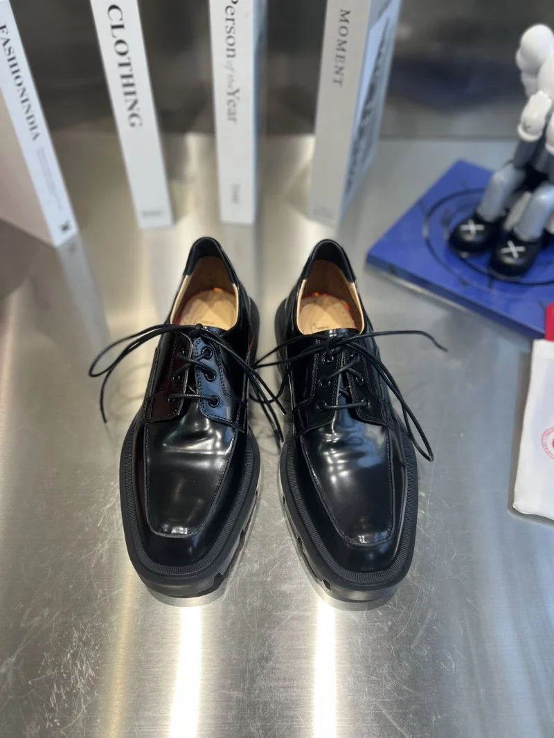 StreetReady Christian Louboutin Low Shoes 22681