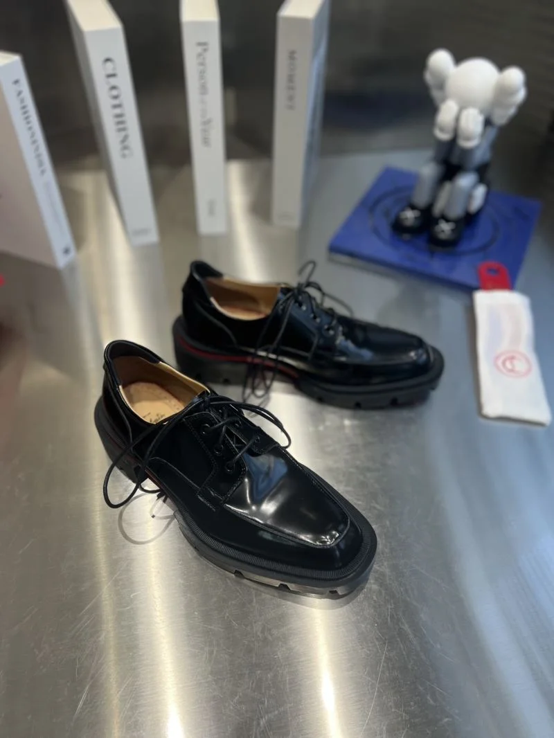 StreetReady Christian Louboutin Low Shoes 22681