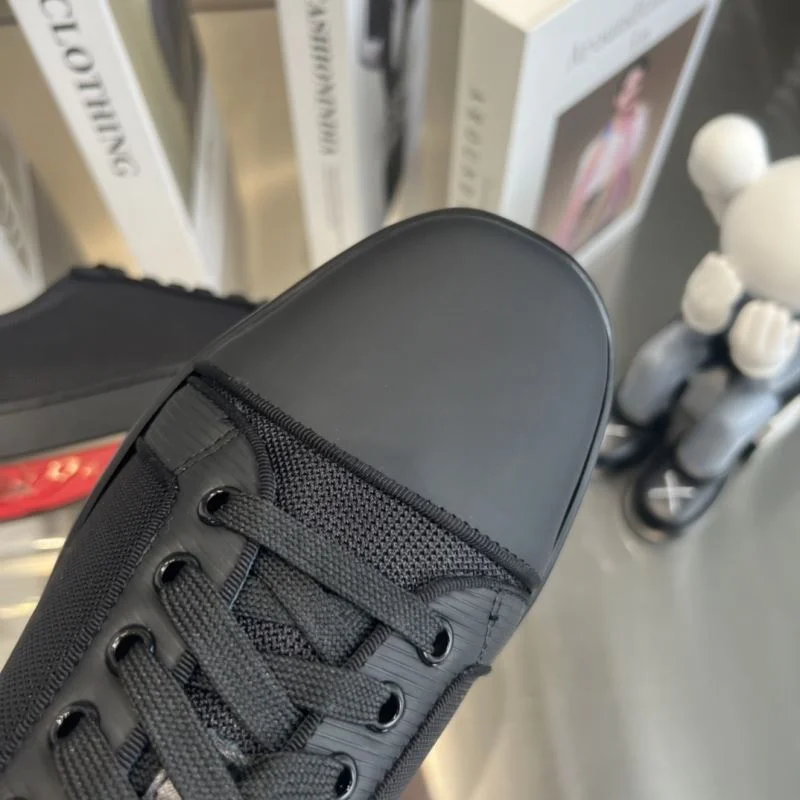 FlexibleFit Christian Louboutin Low Shoes 22680
