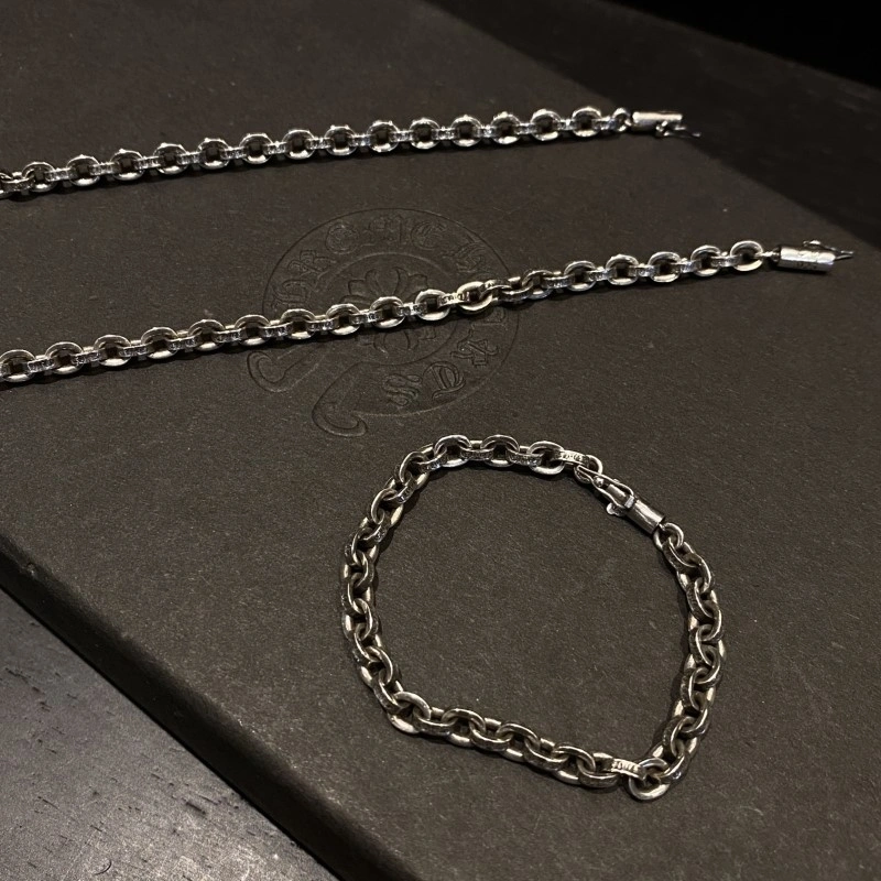 WellDesigned Chrome Hearts Bracelets 237400