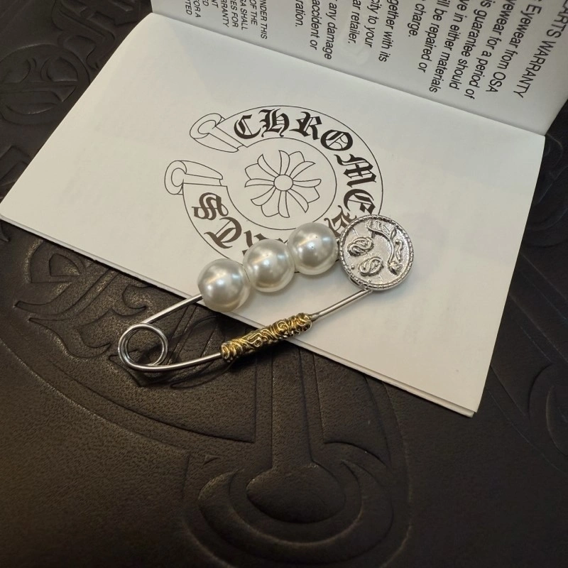 Bold Chrome Hearts Brooches 237070