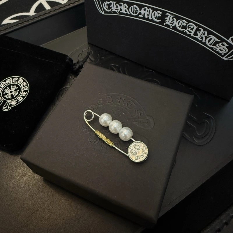 Bold Chrome Hearts Brooches 237070
