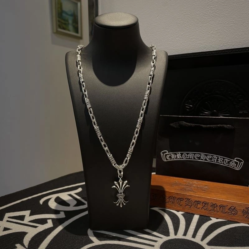 Sleek Chrome Hearts Necklaces 242147