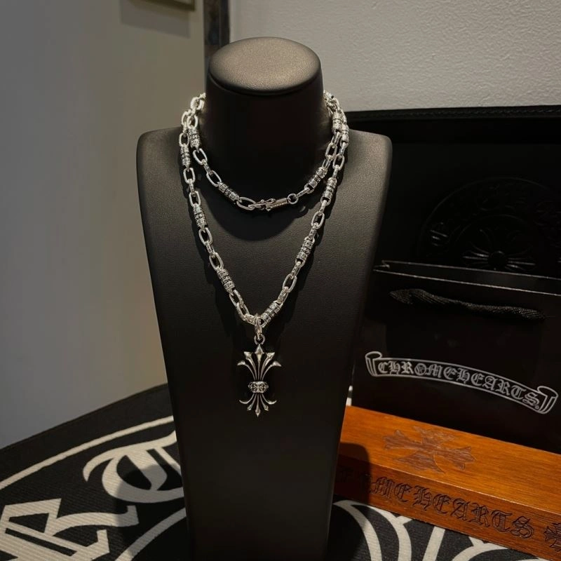 Sleek Chrome Hearts Necklaces 242147