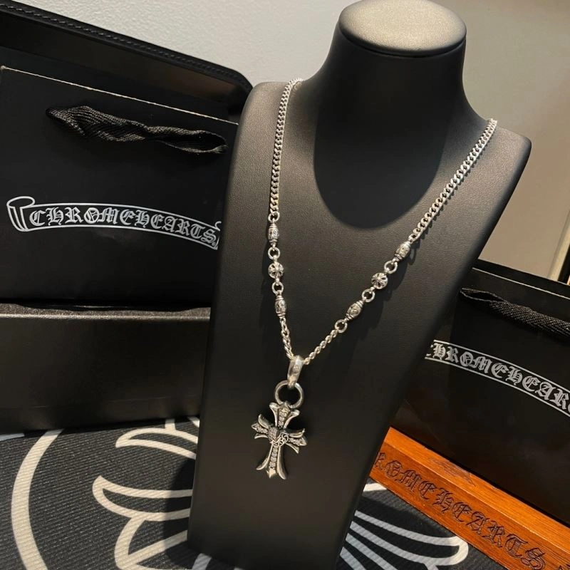 Effortless Chrome Hearts Necklaces 242641