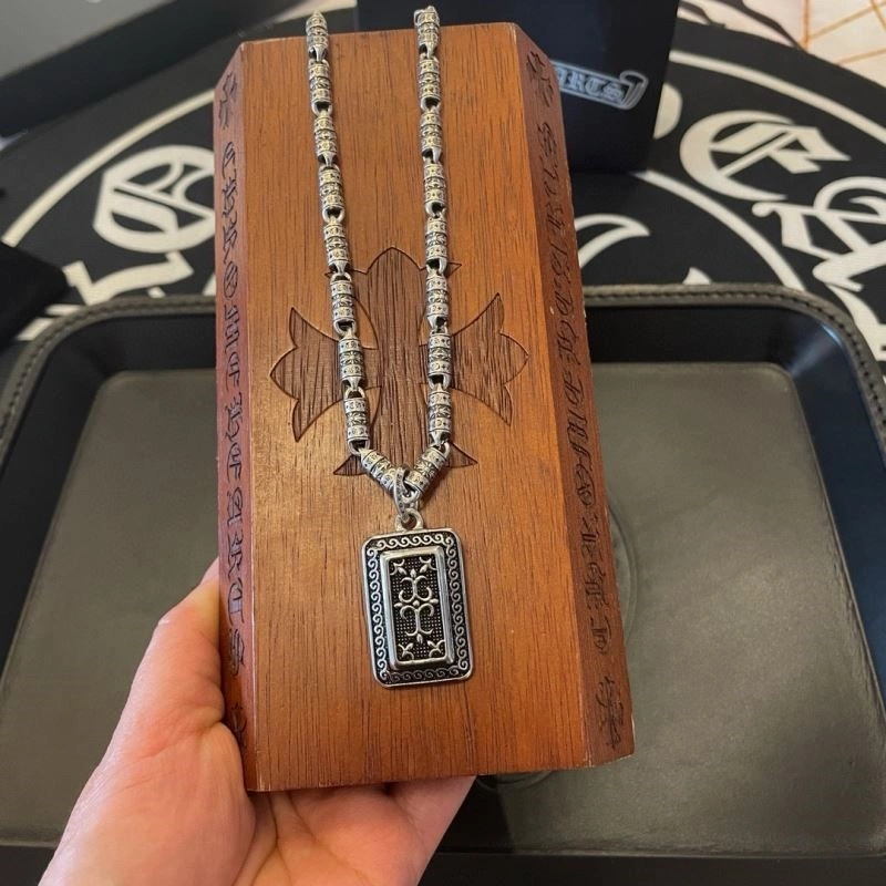 Sleek Chrome Hearts Necklaces 240076