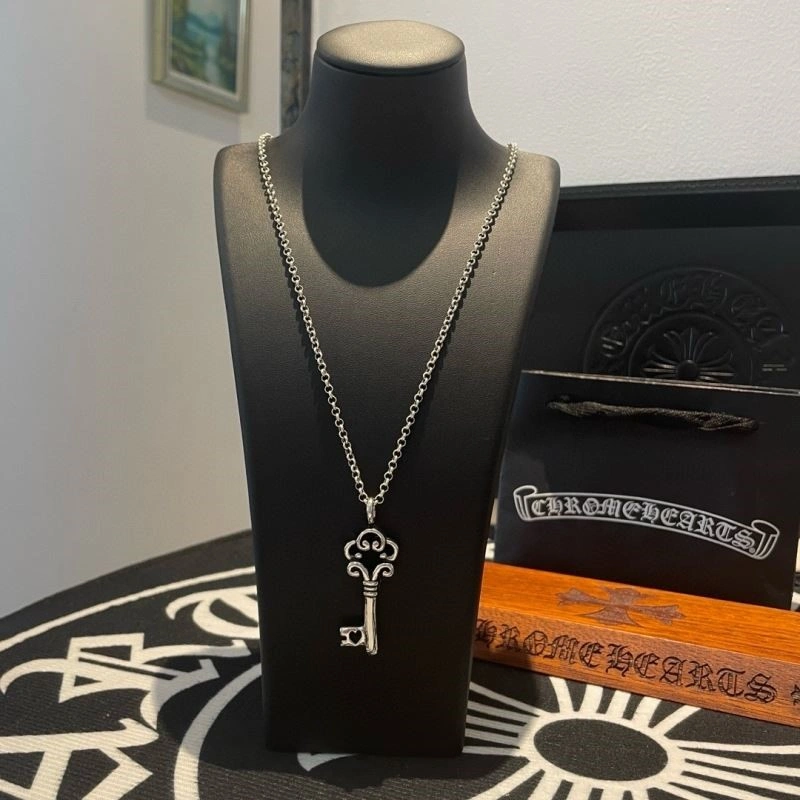 Sleek Chrome Hearts Necklaces 238660