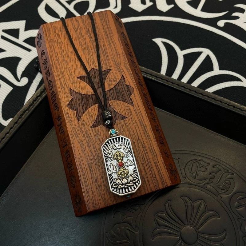 Vibrant Chrome Hearts Necklaces 237590