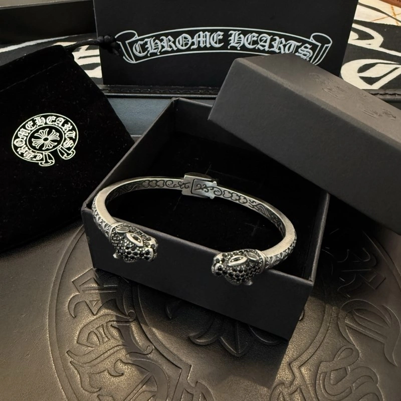 Snug Chrome Hearts Necklaces 236761