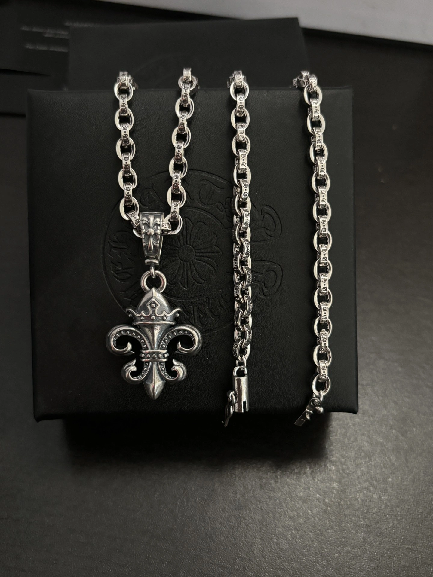 Chrome Hearts Necklaces Stylish 236577