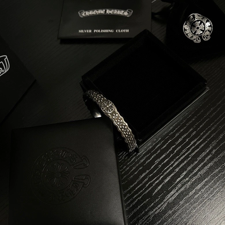 Sophisticated Chrome Hearts Rings 240416