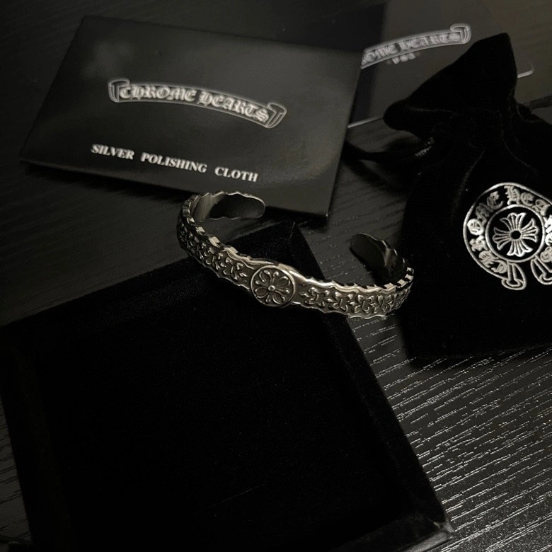 Sophisticated Chrome Hearts Rings 240416