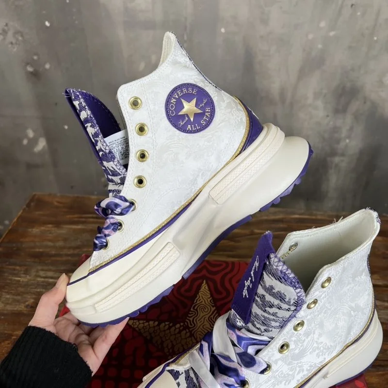 Sleek Converse Shoes 4939