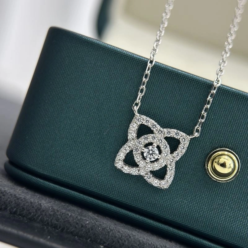 Breathable De Bee Necklaces 213083