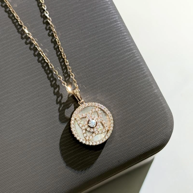 Bold De Bee Necklaces 213081