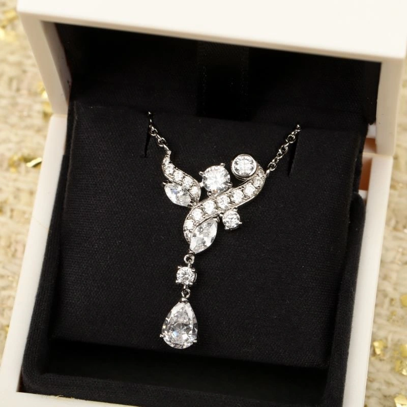 Elegant De Bee Necklaces 209912