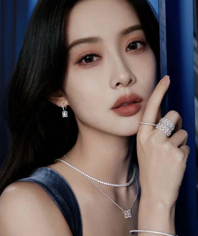 Fashionable Debeers Earrings 214629
