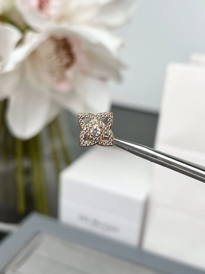 Lightweight Debeers Earrings 213067