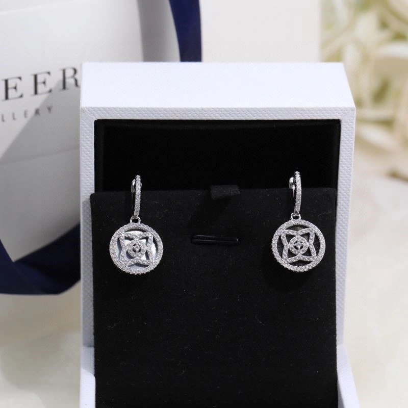 Lightweight Debeers Earrings 208817