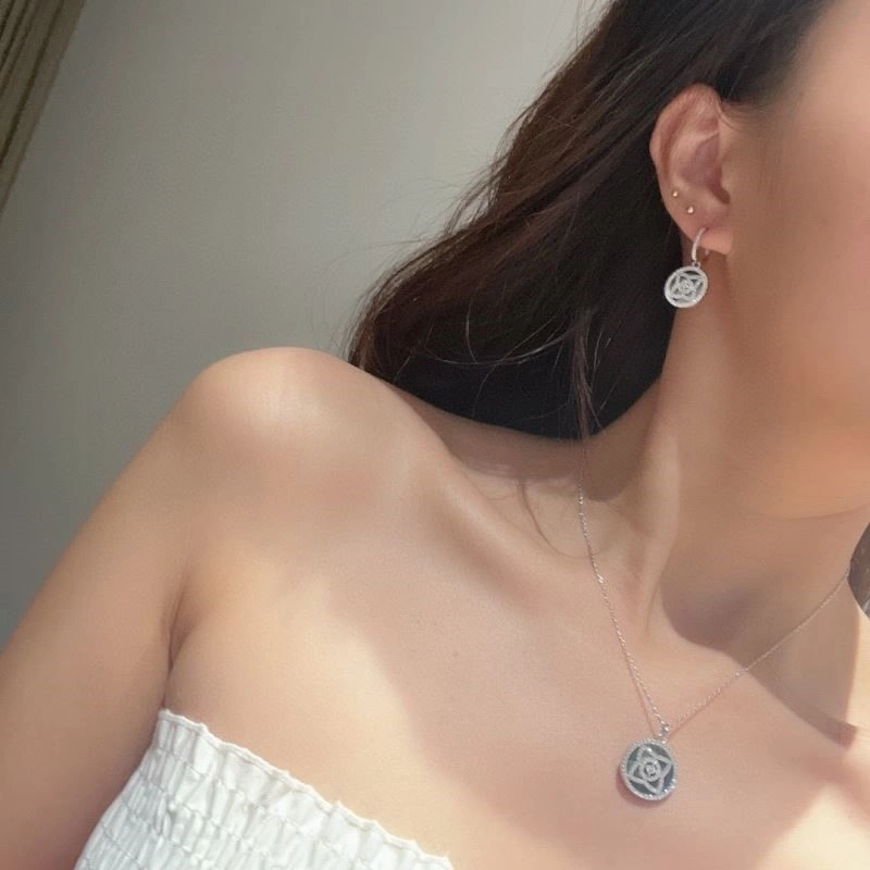 Lightweight Debeers Earrings 208817
