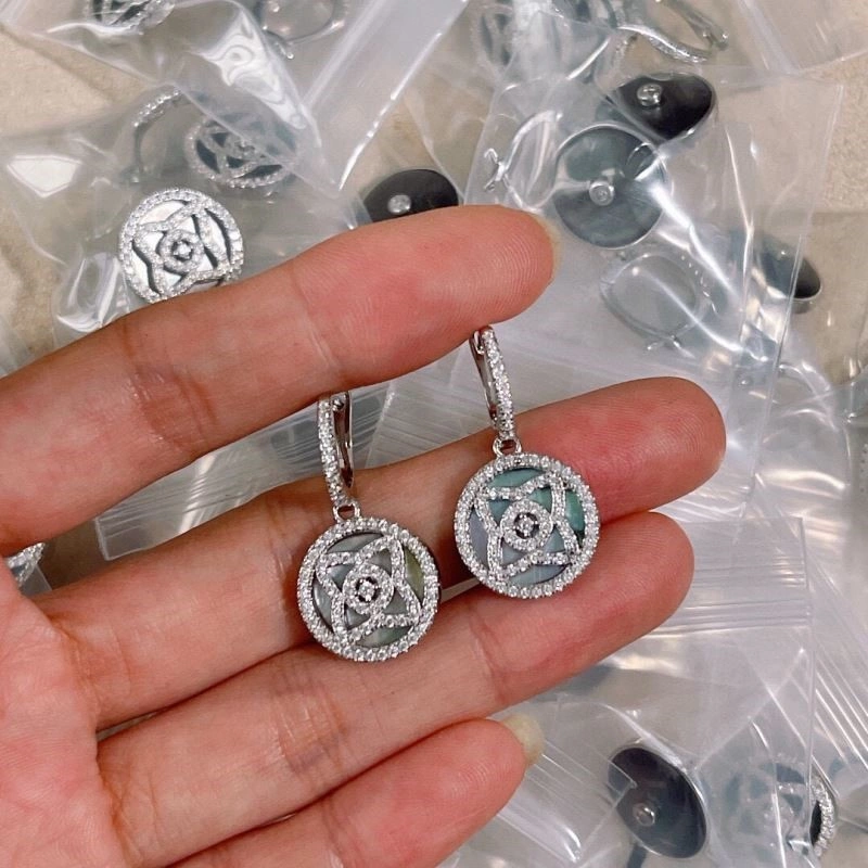 Lightweight Debeers Earrings 208817