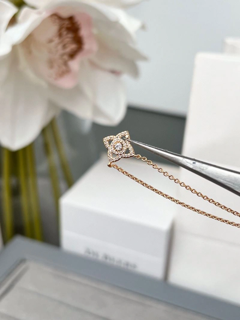 Debeers Necklaces Modern 212646