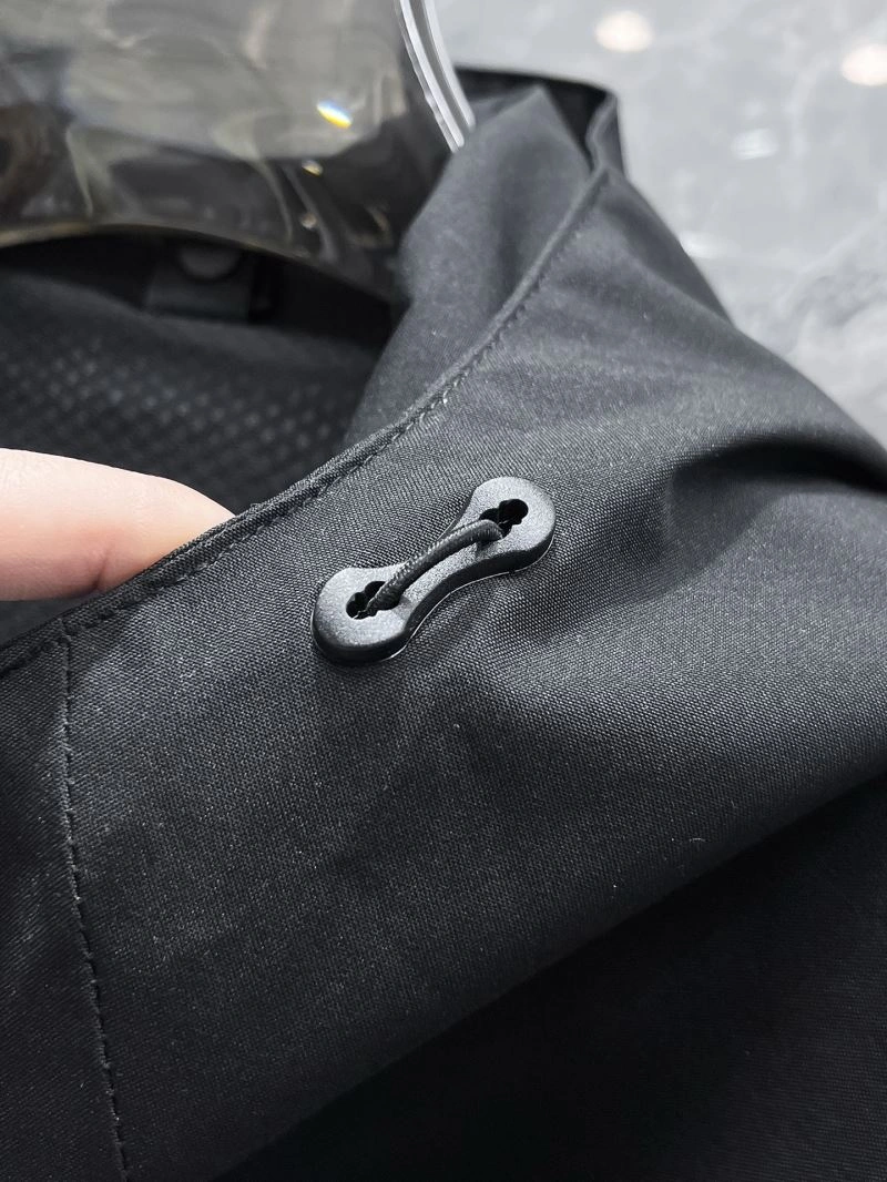 Contemporary Descente Outwear 161875