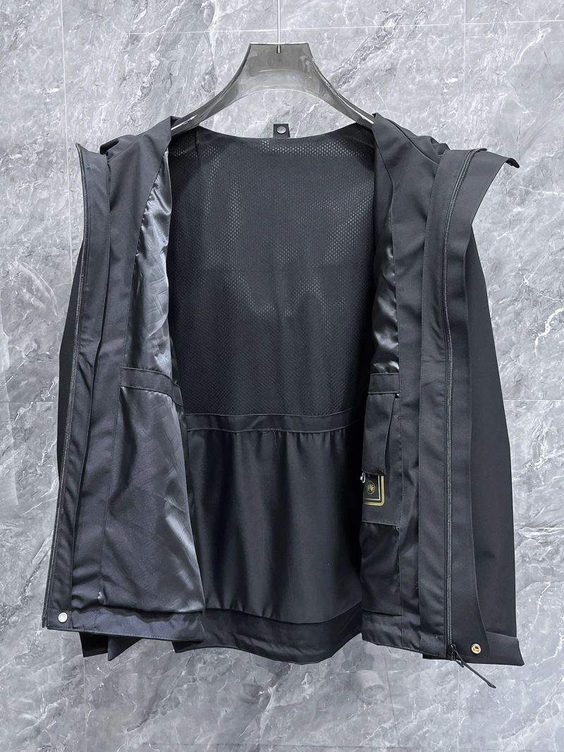 Contemporary Descente Outwear 161875