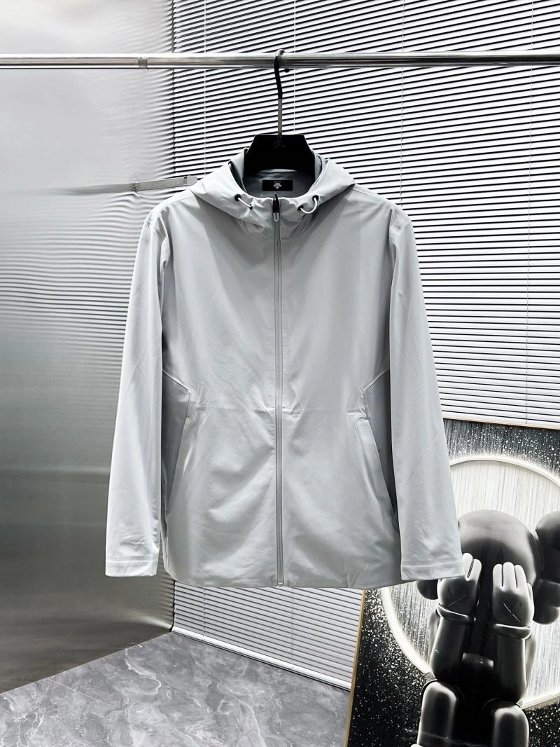 Supportive Descente Outwear 160840