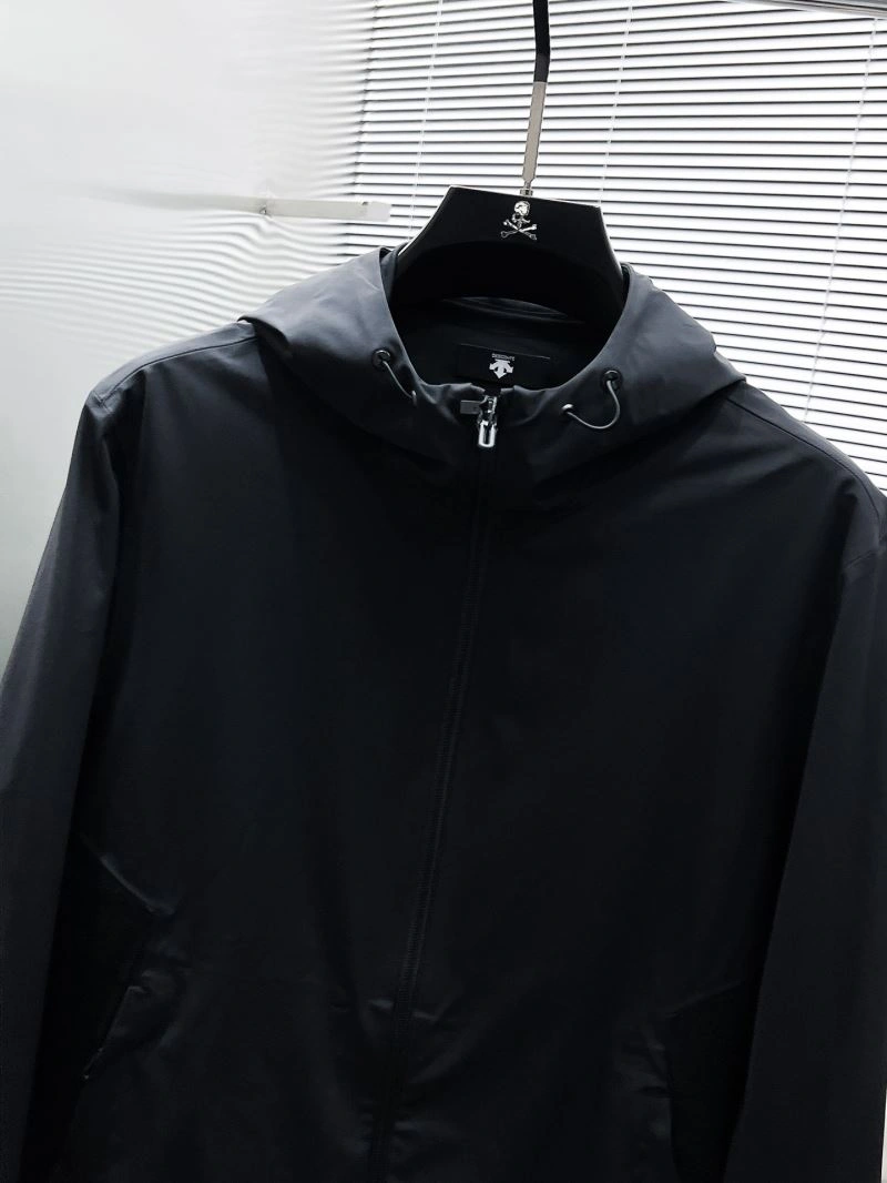Supportive Descente Outwear 160840