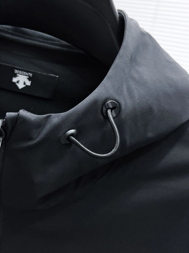 Supportive Descente Outwear 160840
